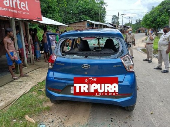 Attack on Trinamool MPs by BJP in Sabroom on Independence Day : Car Vandalized, Many Injured Attack on Trinamool MPs by BJP in Sabroom on Independence Day : Car Vandalized, Many Injured